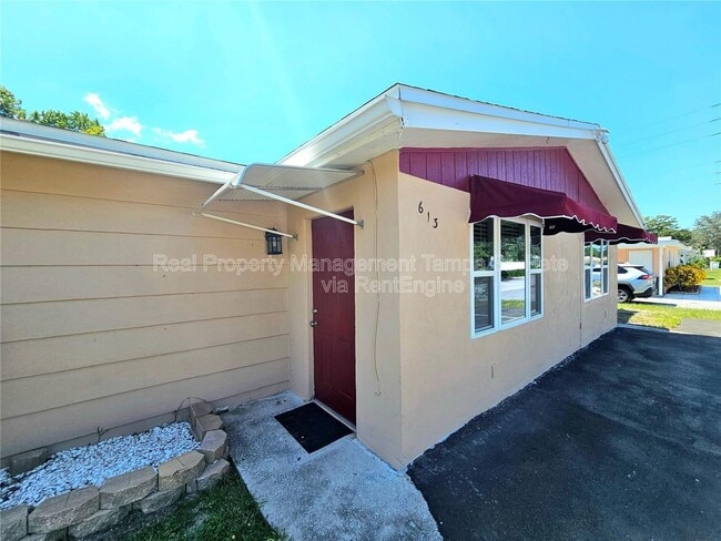 613 Lyndhurst St in Dunedin, FL - Building Photo - Building Photo