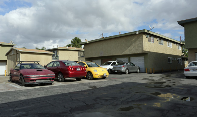 25075-25085 Hardt St in San Bernardino, CA - Foto de edificio - Building Photo