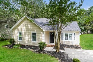 3617 Rosedown Dr in Matthews, NC - Building Photo