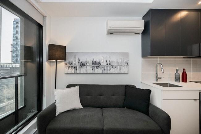 1055 Rue de la Montagne, Unit SI ID1262043P in Montréal, QC - Building Photo - Building Photo