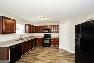 131 Laughlin Dr in Locust Grove, GA - Building Photo - Building Photo