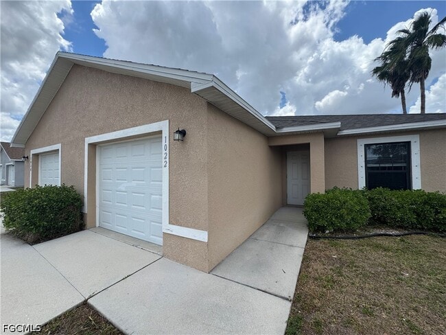 1020-1022 NE 8th Pl in Cape Coral, FL - Building Photo - Building Photo