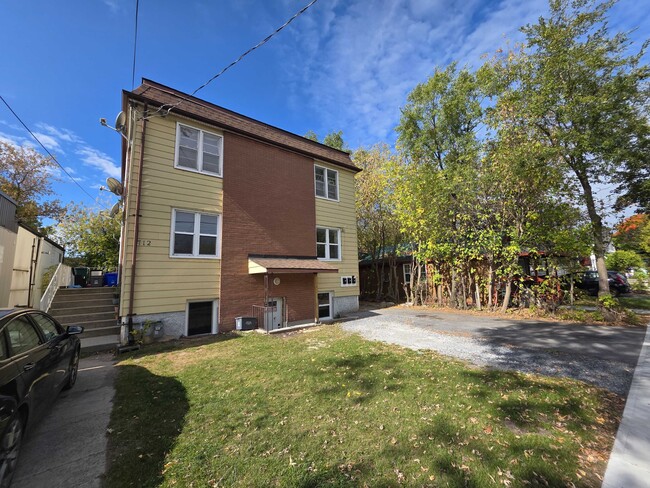 property at 712 Victoria St