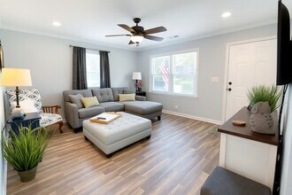 3830 Manchester Dr in Charlotte, NC - Building Photo - Building Photo