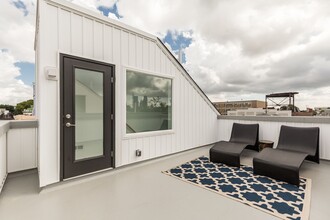 1242 N Taney St, Unit C in Philadelphia, PA - Foto de edificio - Building Photo
