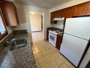 1637 SE Skylark Dr in Bend, OR - Foto de edificio - Building Photo