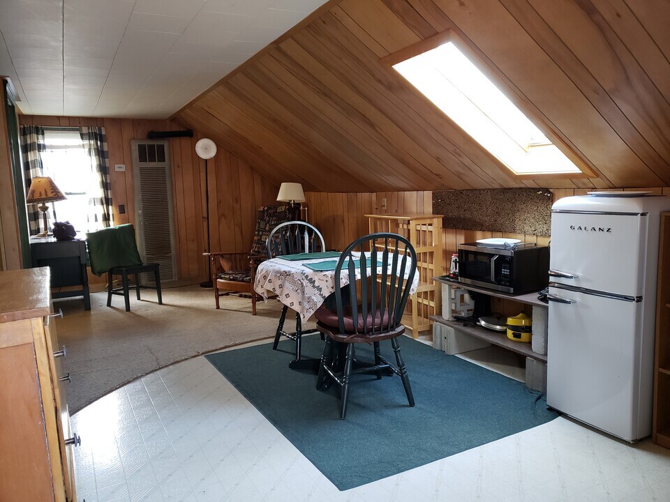 613 E College St, Unit 1 in Iowa City, IA - Building Photo