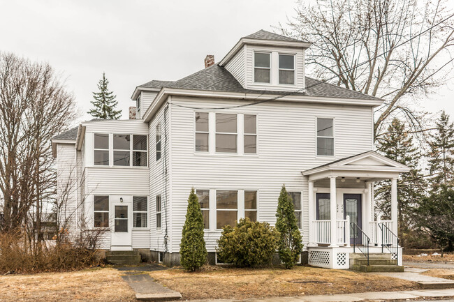 246 Lake St, Unit 2ND Floor in Nashua, NH - Foto de edificio - Building Photo