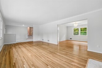 2 Oxford Rd in Scarsdale, NY - Building Photo - Building Photo