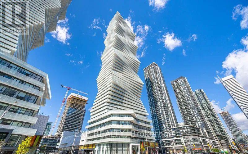 3900 Confederation Pkwy in Mississauga, ON - Building Photo