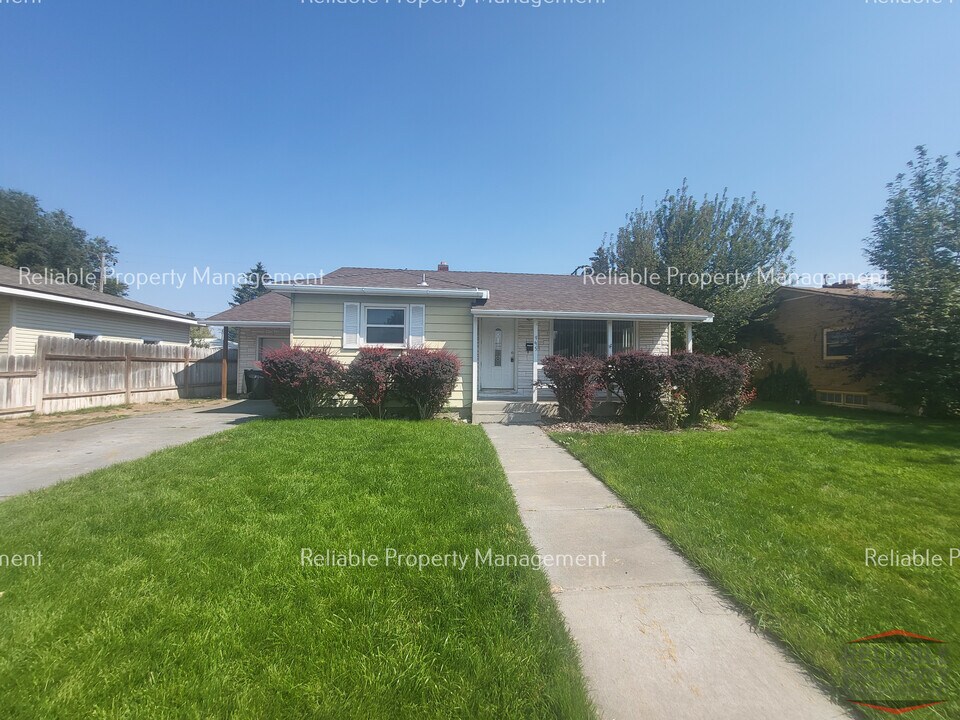 995 Austin Ave in Idaho Falls, ID - Foto de edificio