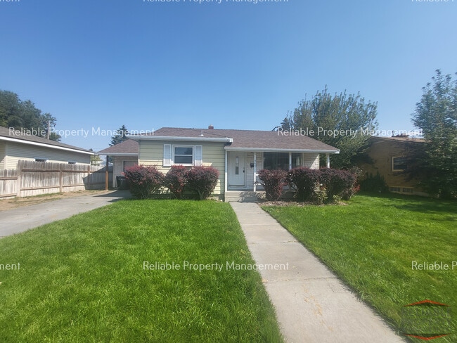 property at 995 Austin Ave