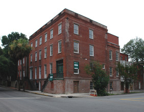 201 E York St in Savannah, GA - Building Photo - Building Photo