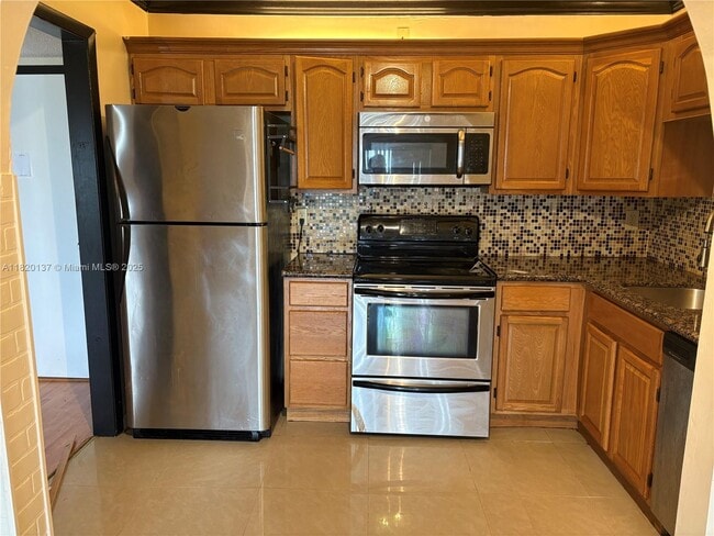 4164 Inverrary Dr, Unit 807 in Lauderhill, FL - Building Photo - Building Photo