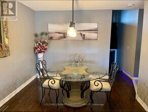 8 Maplehurst Square in Brampton, ON - Building Photo - Building Photo