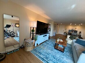 8 9th St, Unit 605 in Medford, MA - Building Photo - Building Photo