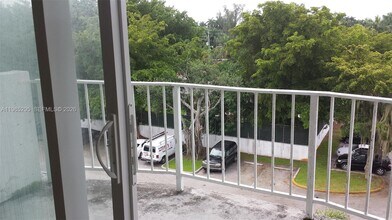 492 NW 165th St in Miami, FL - Building Photo - Building Photo