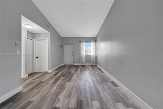 1261 SE 27th St in Homestead, FL - Building Photo - Building Photo