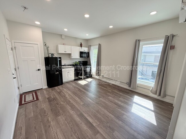 104 E Main St in Plainfield, IN - Building Photo - Building Photo