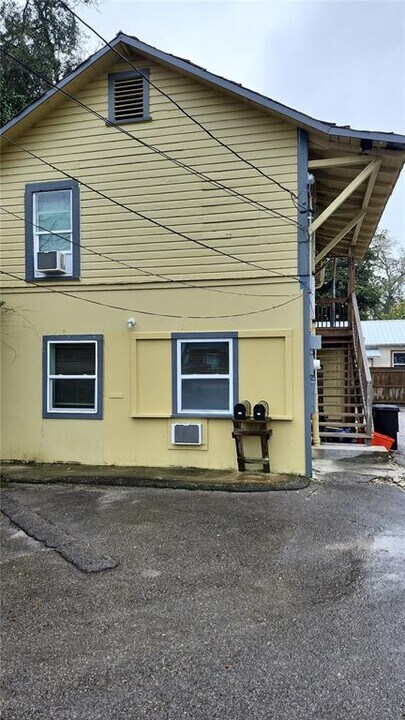 421 NW 10th Ave in Gainesville, FL - Building Photo