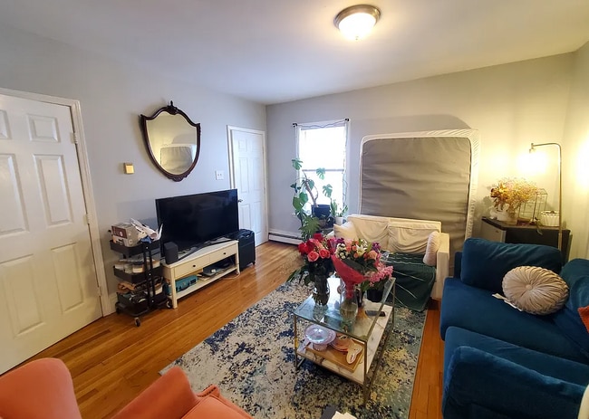 17 Aspinwall Ave, Unit 2 in Brookline, MA - Building Photo - Building Photo
