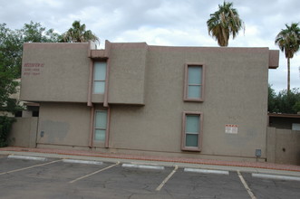 Hallcraft Villas West in Phoenix, AZ - Building Photo - Building Photo