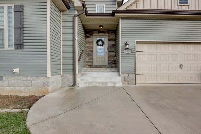 1329 Sussex Dr in Clarksville, TN - Building Photo - Building Photo