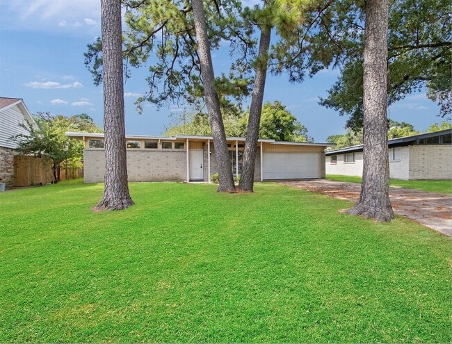 13306 Oak Leaf Ln in Houston, TX - Building Photo - Building Photo