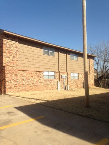 Gray Warr Apartments in Lawton, OK - Building Photo - Building Photo