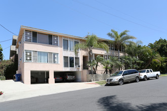 10561 Missouri Ave in Los Angeles, CA - Building Photo - Primary Photo