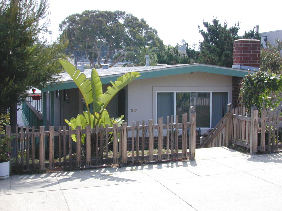 Encinitas Beach 4-Plex in Encinitas, CA - Foto de edificio