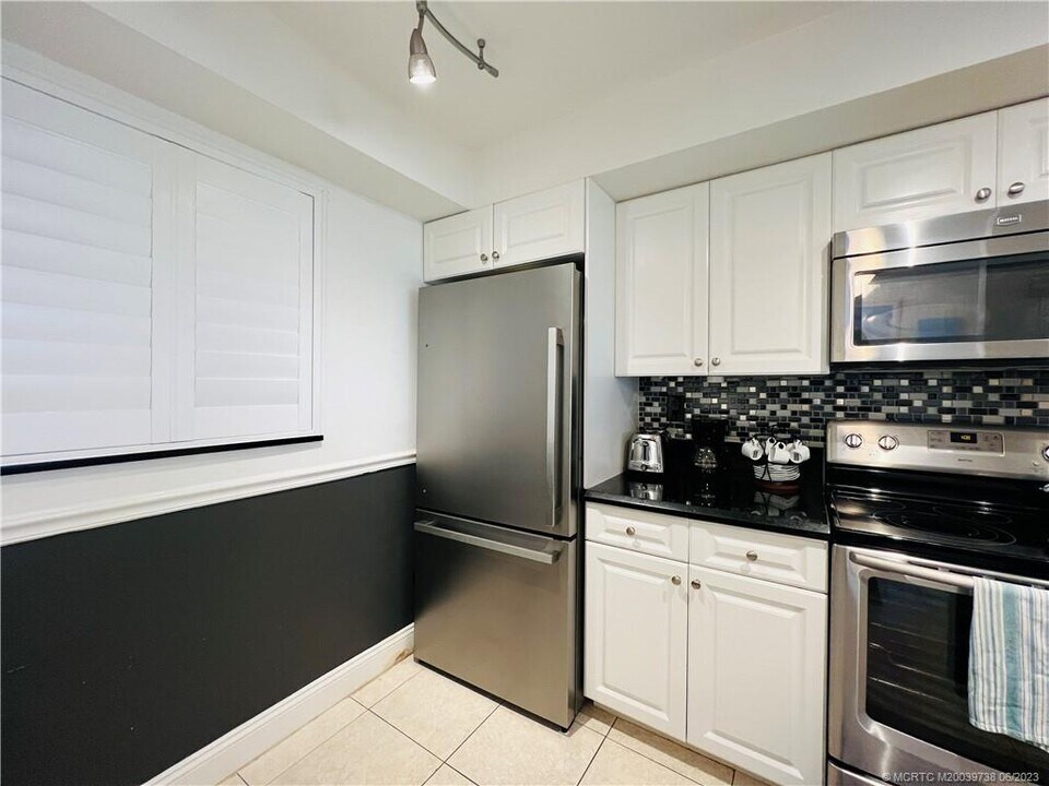 9490 S Ocean Dr in Jensen Beach, FL - Building Photo