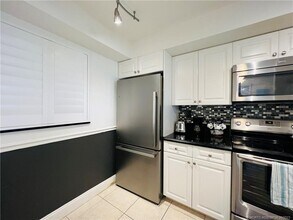 9490 S Ocean Dr in Jensen Beach, FL - Foto de edificio - Building Photo