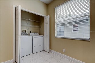 6101 Lanshire Dr in Tampa, FL - Building Photo - Building Photo