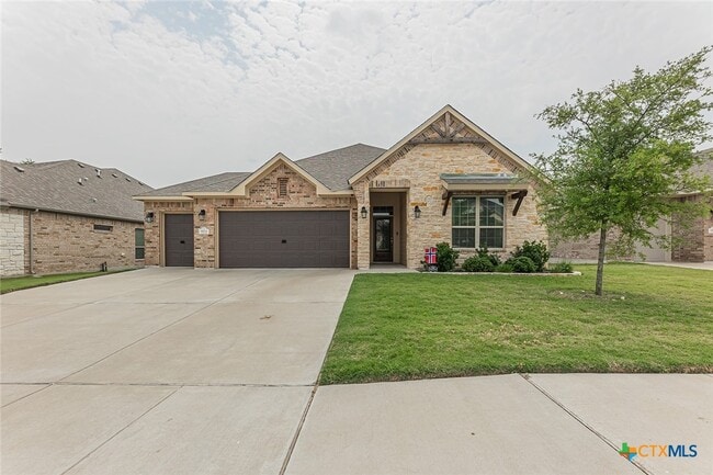 property at 3212 Trinity Dr
