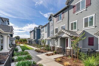 327 Pear Tree Ln in Napa, CA - Building Photo - Building Photo