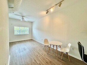 2402 W Azeele St in Tampa, FL - Building Photo - Building Photo