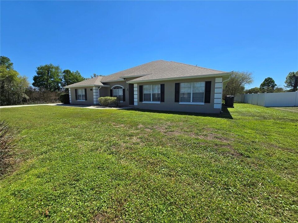 2081 Farrington Dr in Lakeland, FL - Building Photo