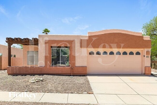 property at 805 N Posthole Ln