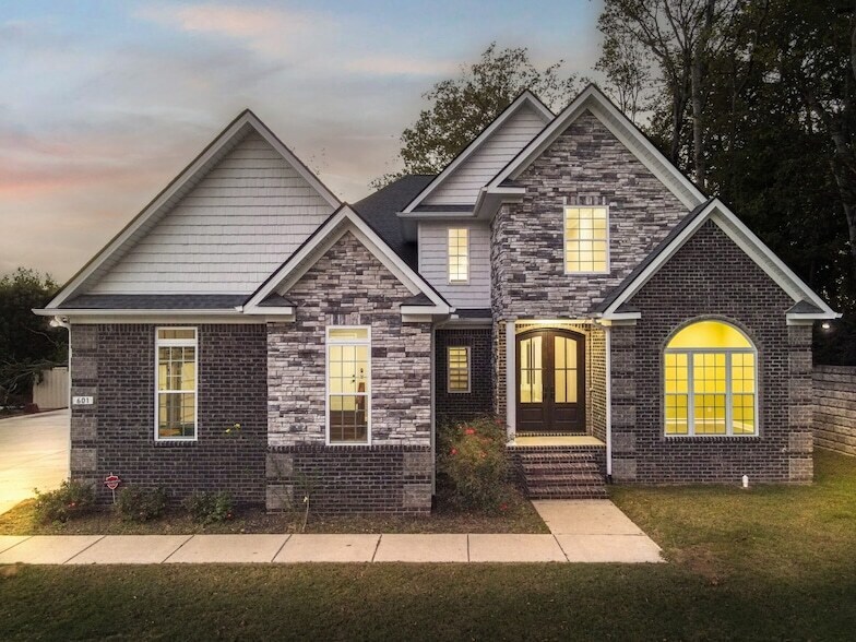 601 Joyce Ave in Lewisburg, TN - Foto de edificio