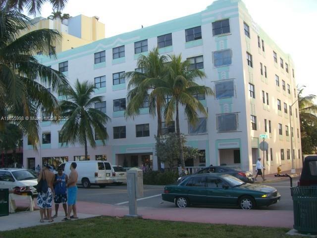 1390 Ocean Dr in Miami Beach, FL - Building Photo - Building Photo