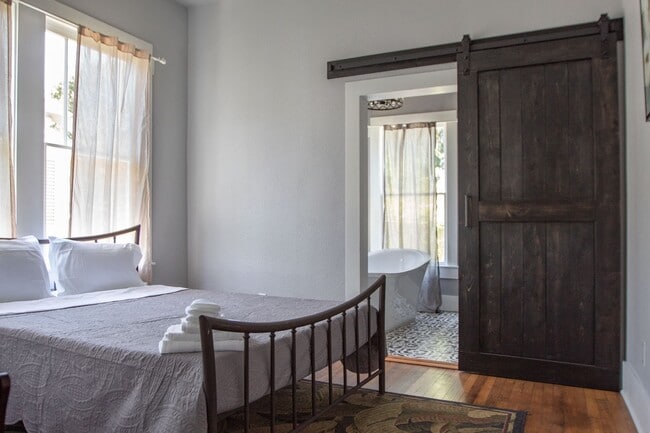 1911 34th St in Galveston, TX - Building Photo - Building Photo