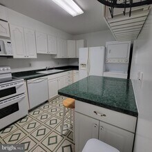 5901 Mt Eagle Dr in Alexandria, VA - Building Photo - Building Photo