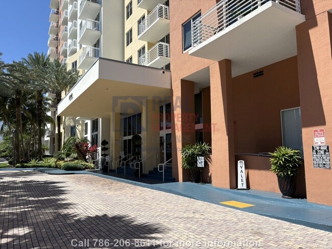 18800 NE 29th Ave in Miami, FL - Building Photo - Building Photo