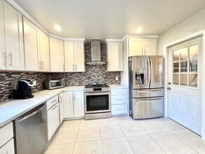 2536 W Ave 130th in San Leandro, CA - Building Photo - Building Photo