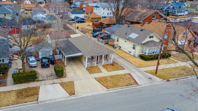 218 Orange St in Elgin, IL - Foto de edificio - Building Photo