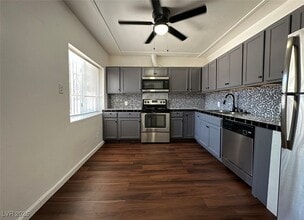 2125 Elm Ave in Las Vegas, NV - Building Photo - Building Photo
