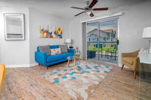 Viva Max in San Antonio, TX - Building Photo