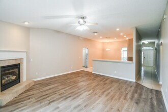 9135 Prosperity Lake Dr in Jacksonville, FL - Building Photo - Building Photo