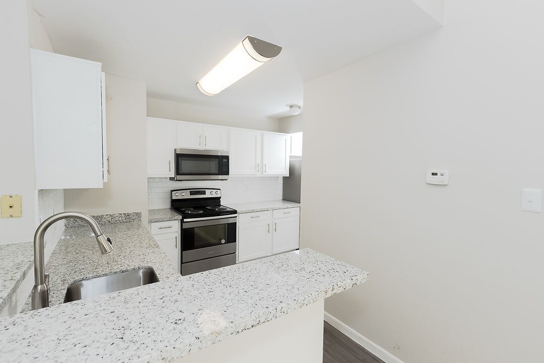 Lakeview Apartments Photo